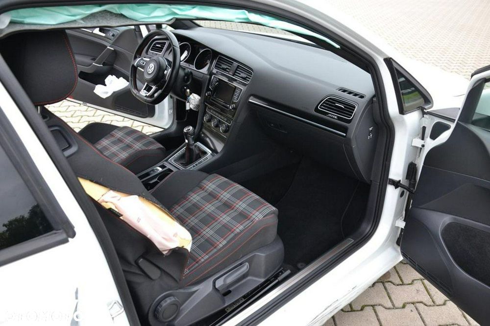 Volkswagen Golf - 21