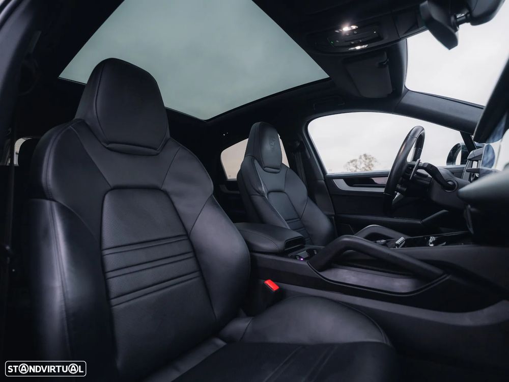 Porsche Cayenne Coupé E-Hybrid - 13