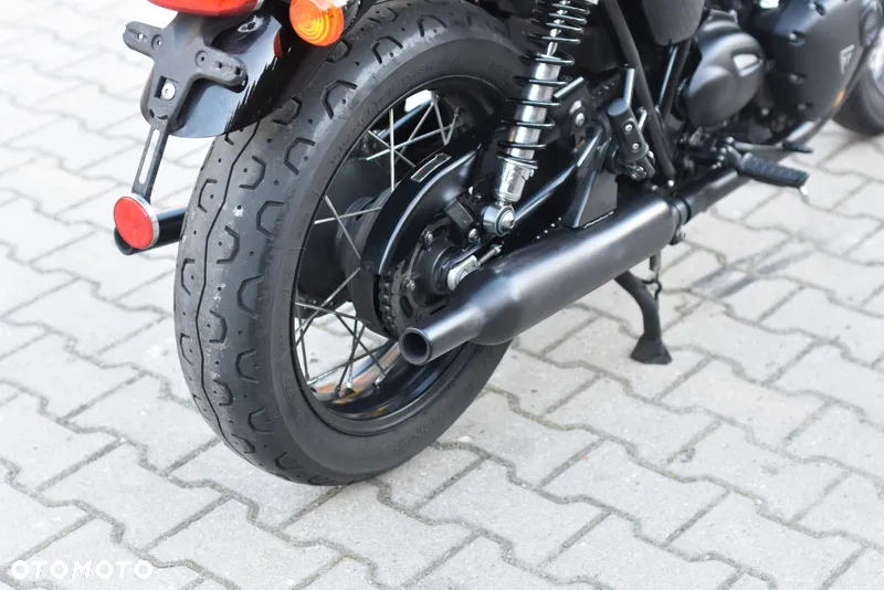 Triumph Bonneville - 18
