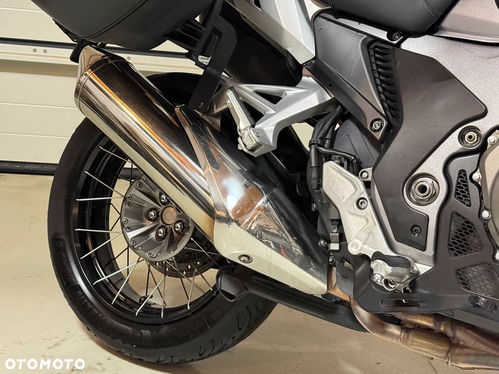 Honda VFR - 16