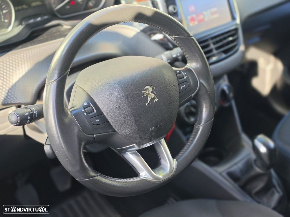 Peugeot 208 1.2 PureTech Signature - 16