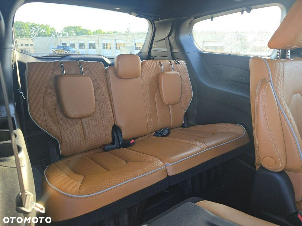 Chrysler Pacifica - 10