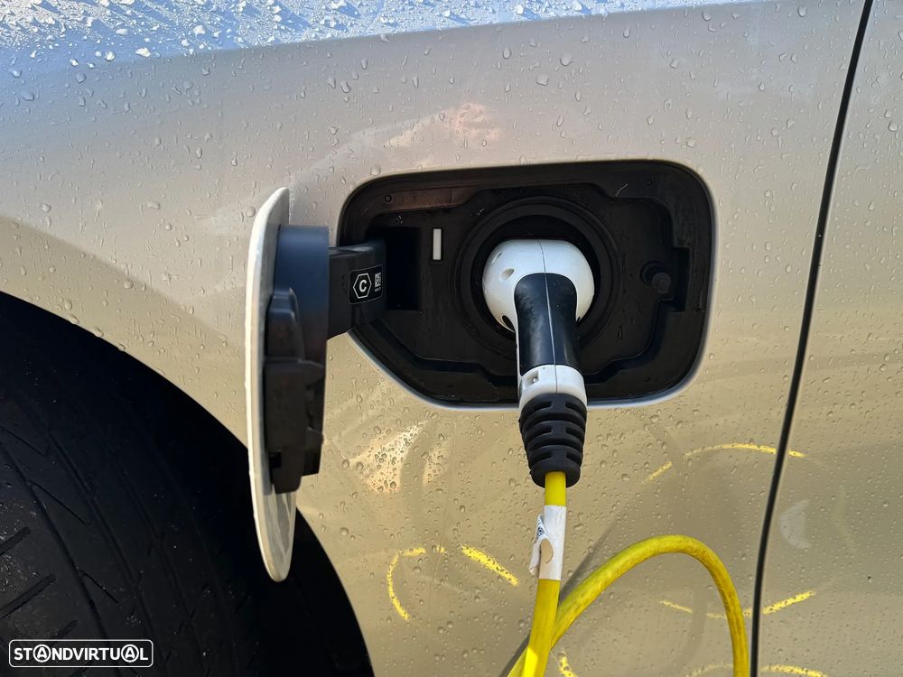 BMW 330 e Touring Auto - 12