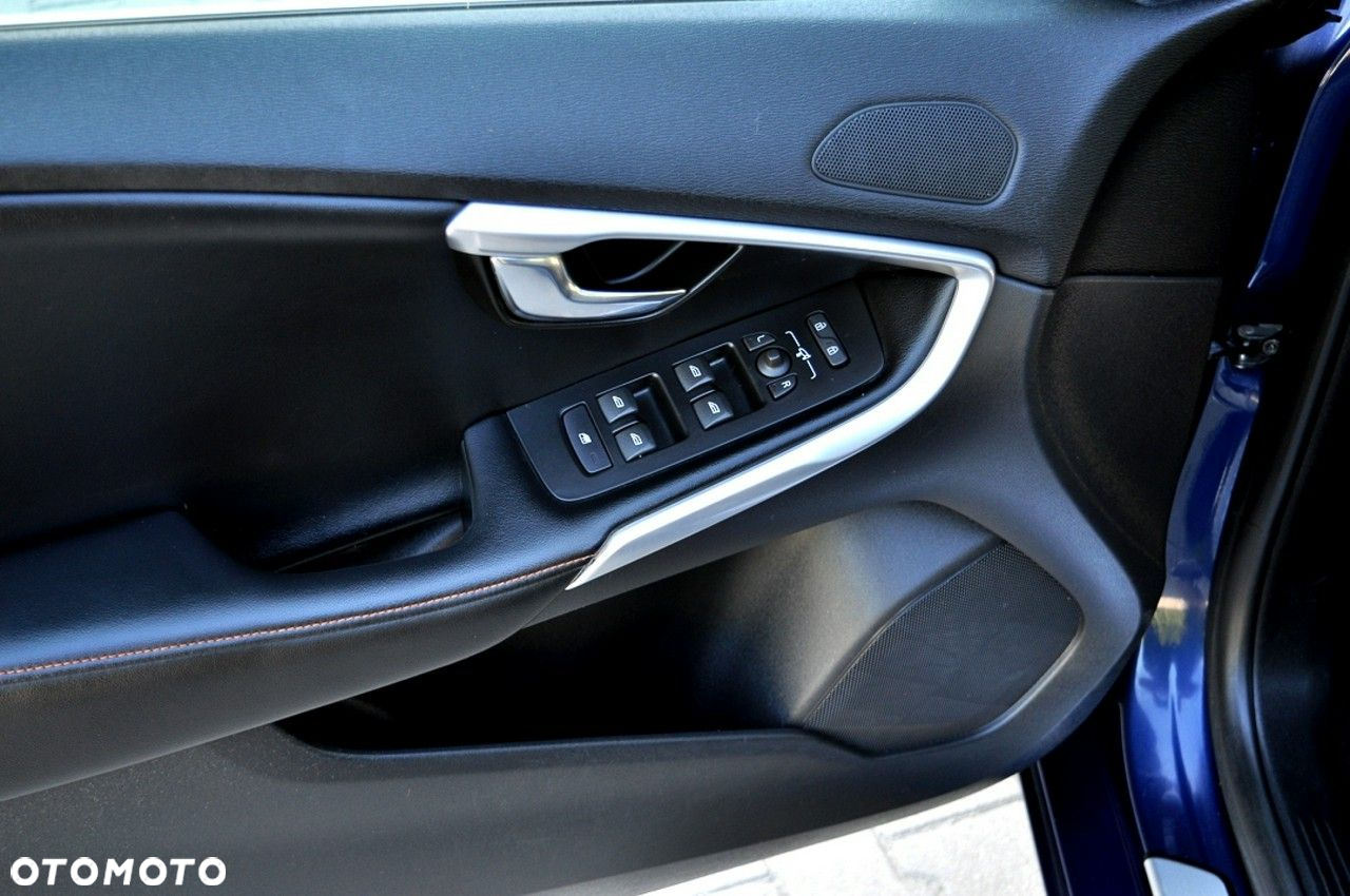 Volvo V40 D4 Drive-E Ocean Race - 16