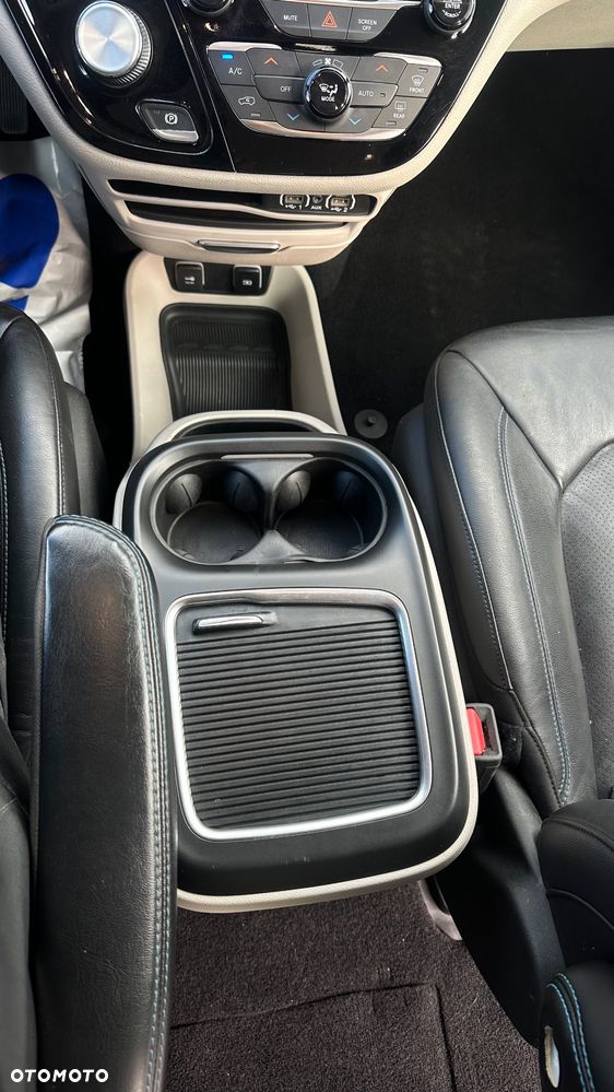 Chrysler Pacifica - 16