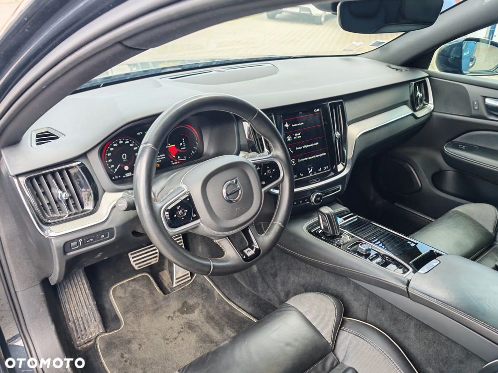 Volvo V60 T8 AWD Plug-In Hybrid R-Design - 17