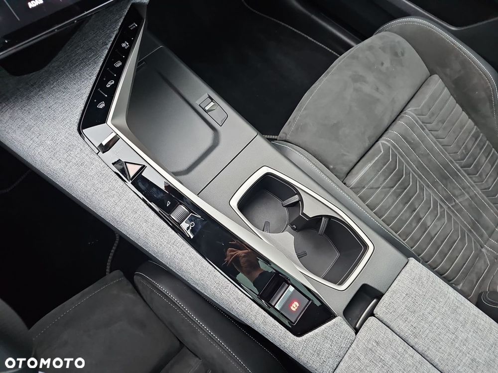 Peugeot 5008 1.2 PureTech mHEV GT Exclusive S&S e-DCS6 - 37