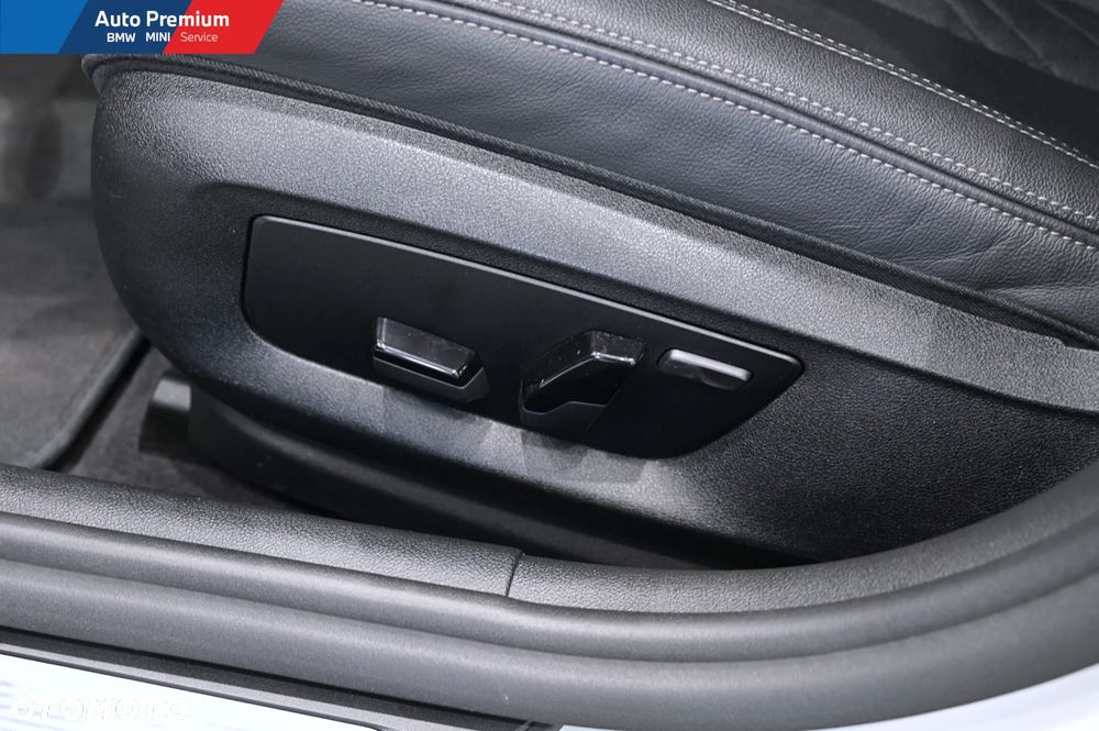 BMW Seria 5 520d xDrive MHEV - 11