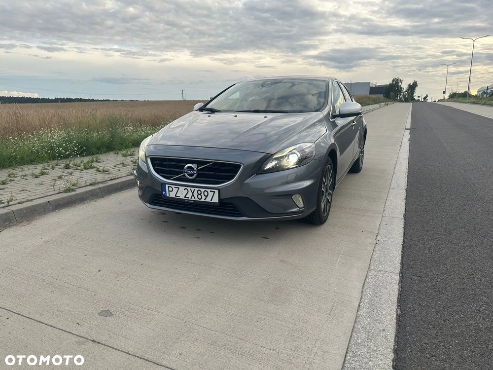 Volvo V40 D2 Drive-E R-Design Momentum - 4