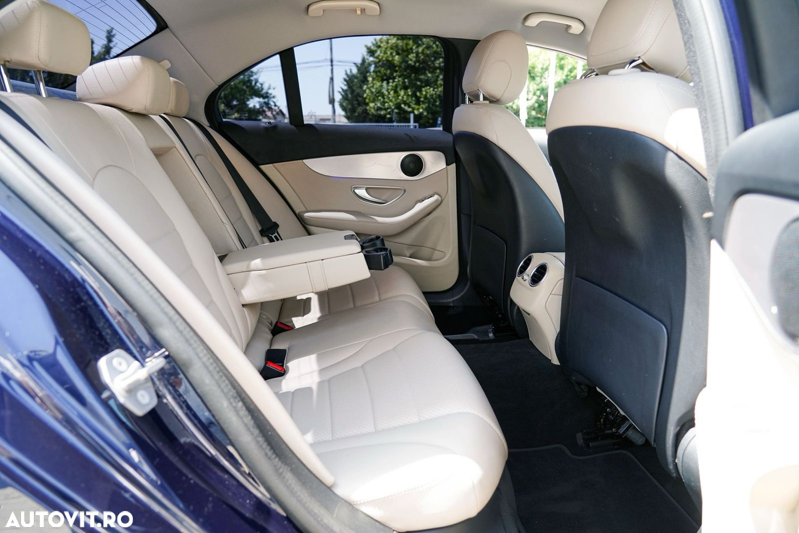 Mercedes-Benz C 220 d 4Matic 9G-TRONIC AMG Line - 13