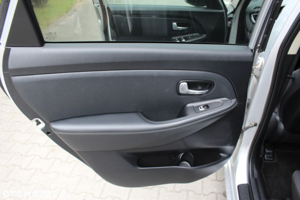 Kia Carens 1.7 CRDi 115 Dream-Team Edition - 26