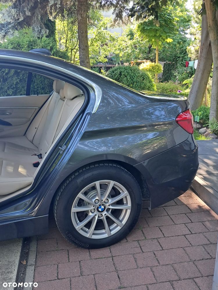 BMW Seria 3 320d Efficient Dynamics Luxury Line Purity - 31