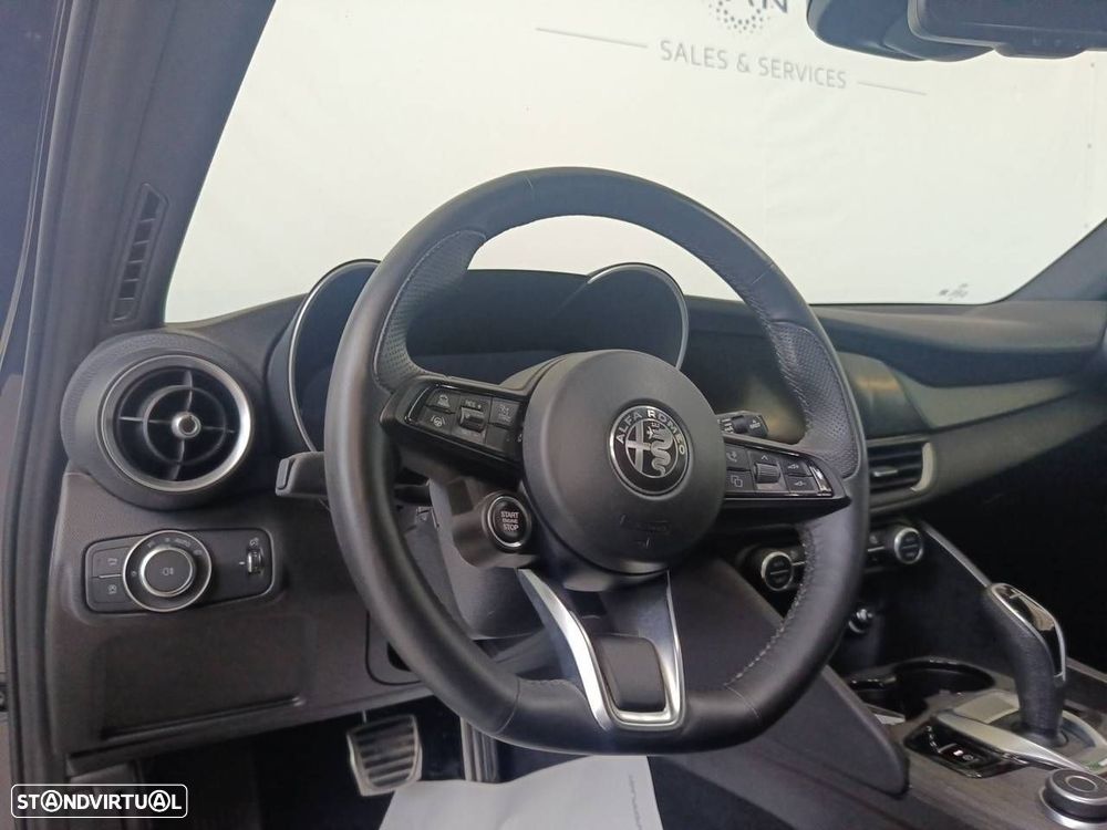 Alfa Romeo Giulia 2.0 T TI Q4 AT8 - 12
