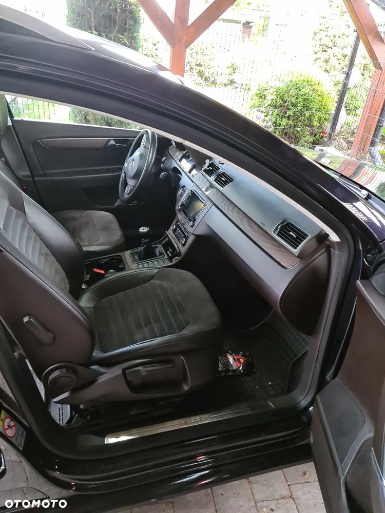 Volkswagen Passat 2.0 TDI Comfortline - 14