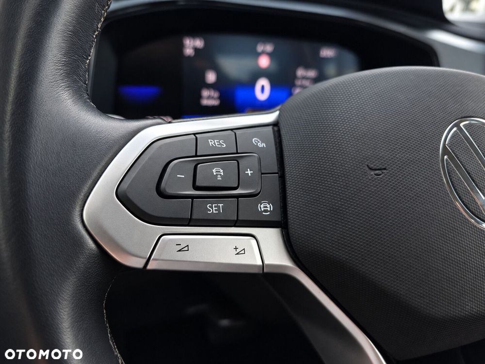 Volkswagen T-Roc - 17