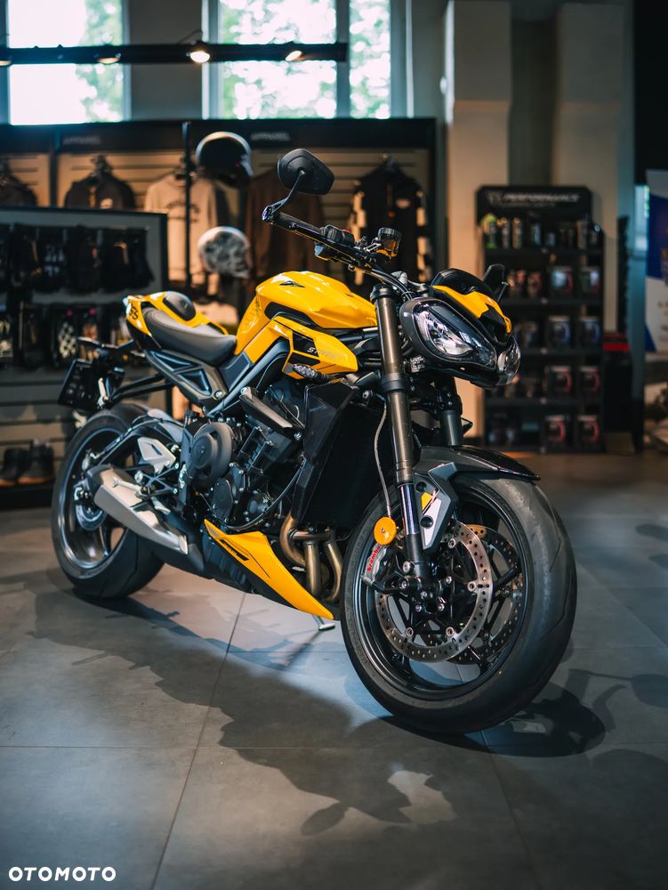 Triumph Street Triple - 1