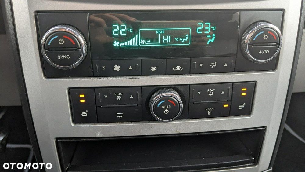 Chrysler Grand Voyager - 27