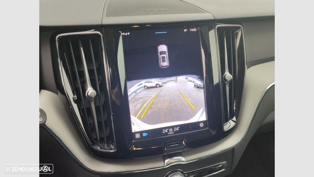 Volvo XC 60 2.0 T6 PHEV Plus Dark AWD — fotografia 21