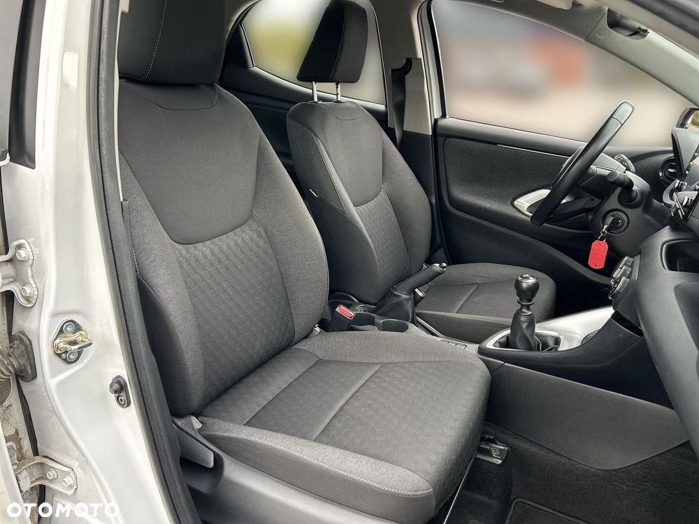 Toyota Yaris - 10
