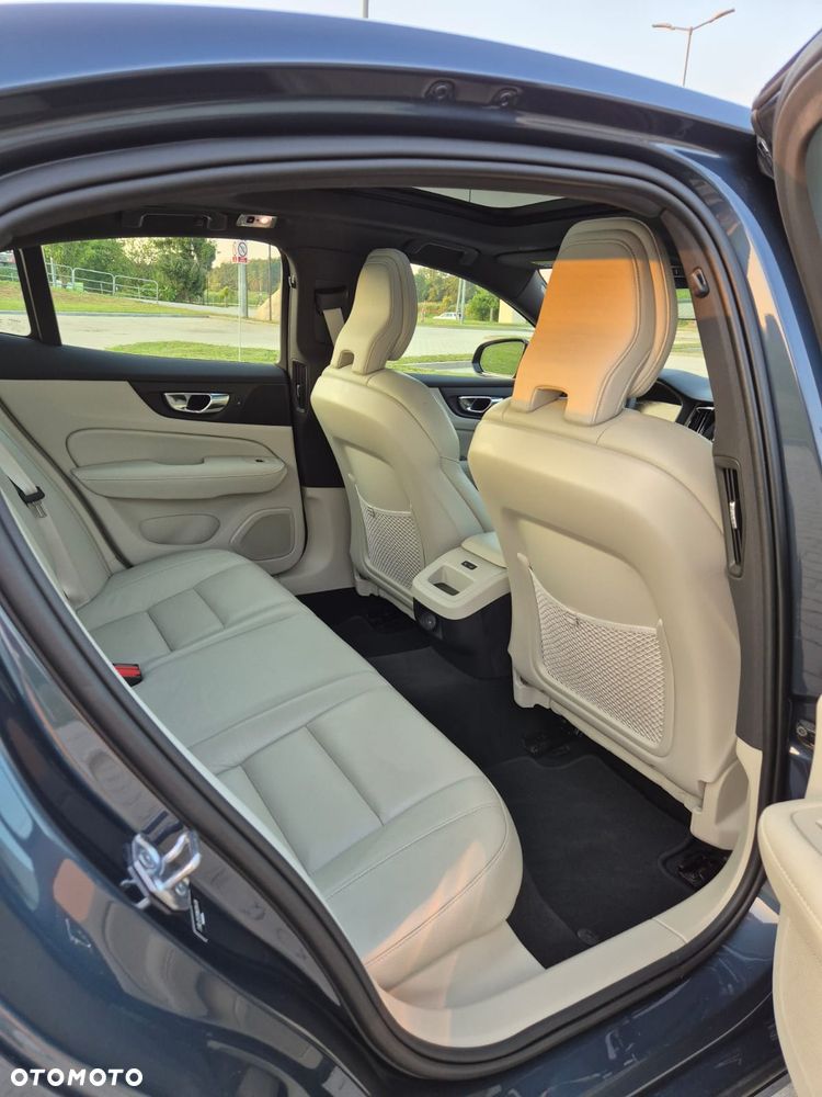 Volvo S60 B5 B AWD R-Design - 12