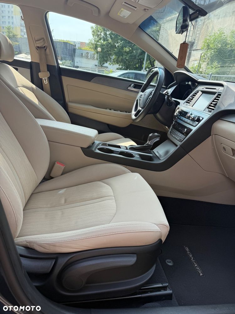 Hyundai Sonata - 18