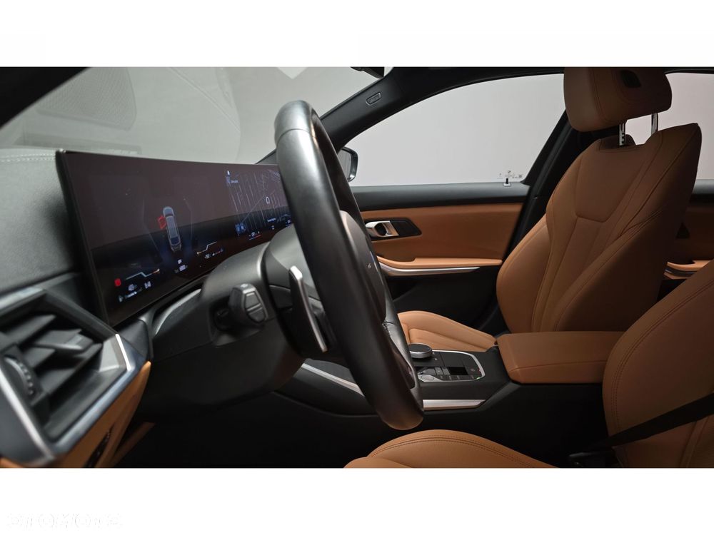 BMW Seria 3 320d xDrive M Sport - 29