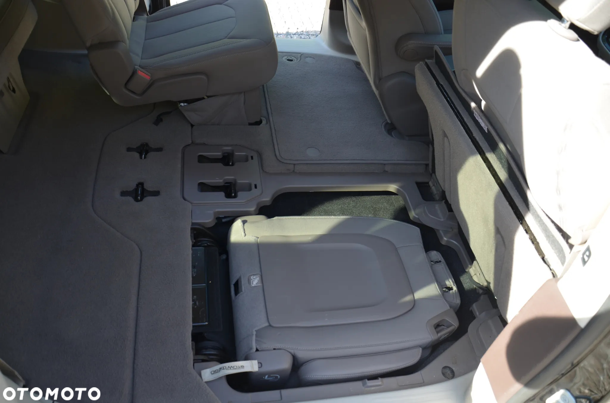 Chrysler Pacifica - 21