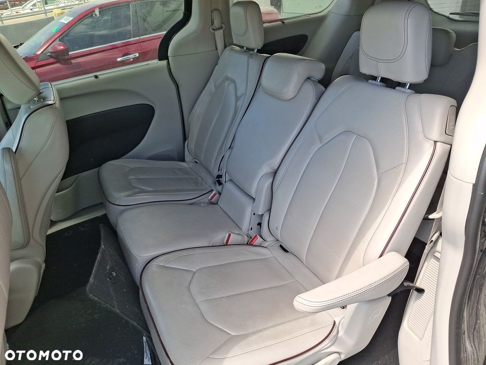 Chrysler Pacifica - 5