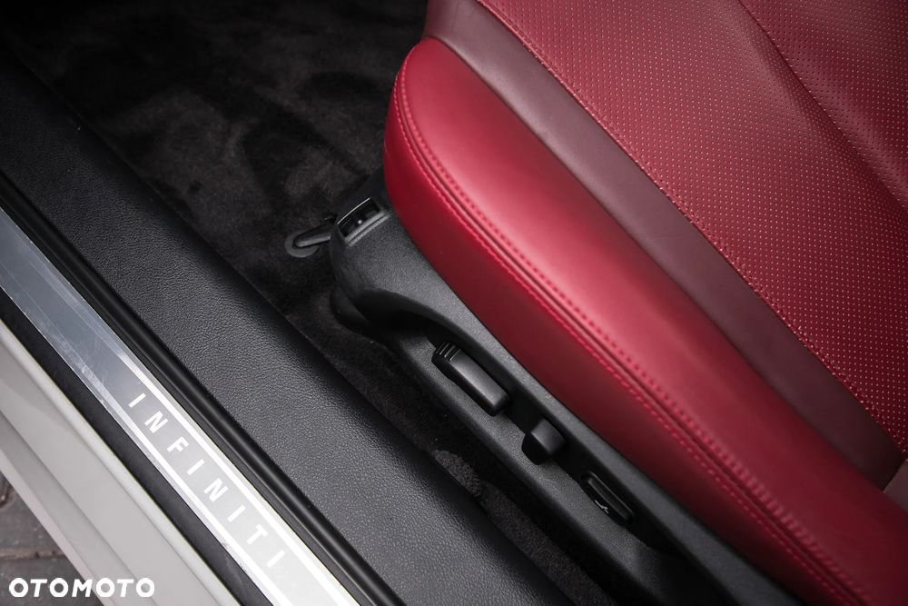Infiniti Q60 2.0t Sport Tech - 13