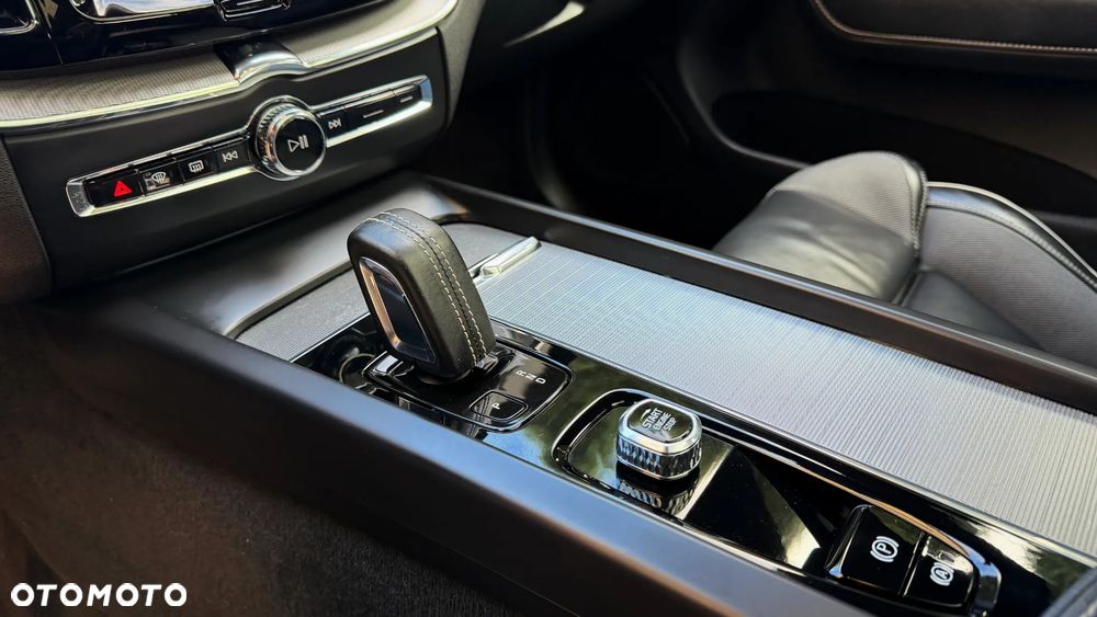 Volvo XC 60 B4 D Ultimate Dark - 34