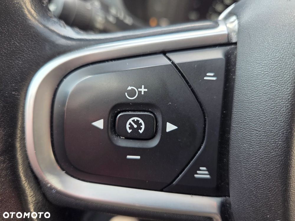 Volvo XC 60 D4 AWD Momentum - 22