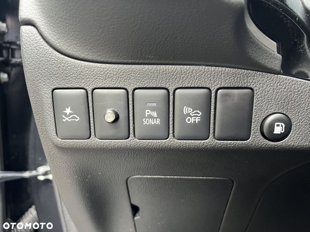 Mitsubishi Outlander Instyle NAVI + - 25