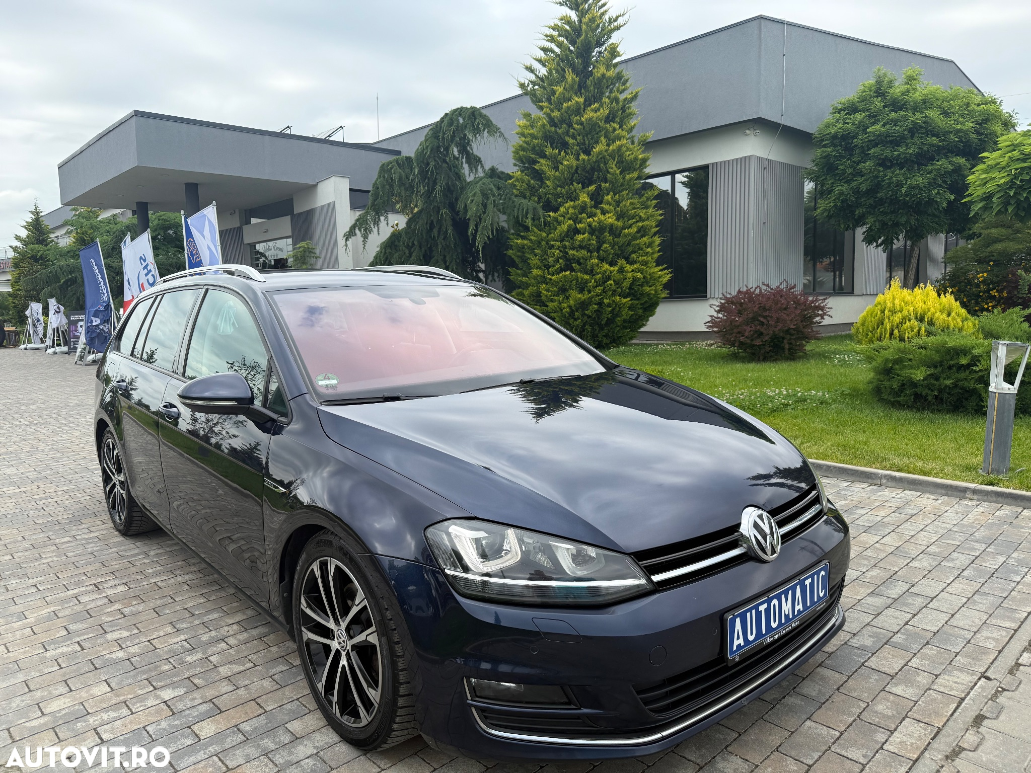 Volkswagen Golf Variant 1.6 TDI BlueMotion Technology DSG Lounge - 18