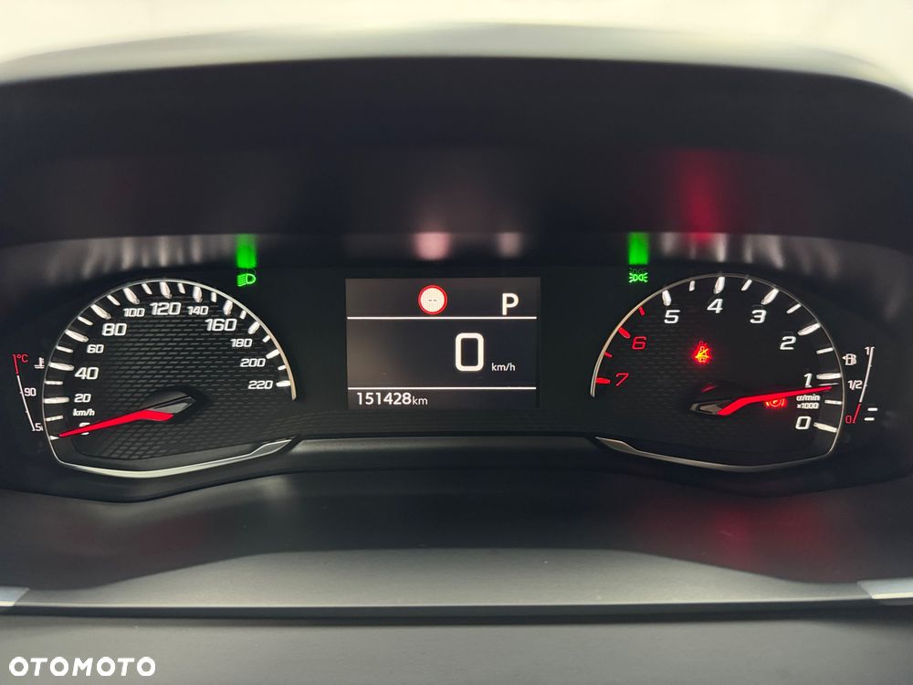 Peugeot 2008 1.5 BlueHDi Allure S&S EAT8 - 16