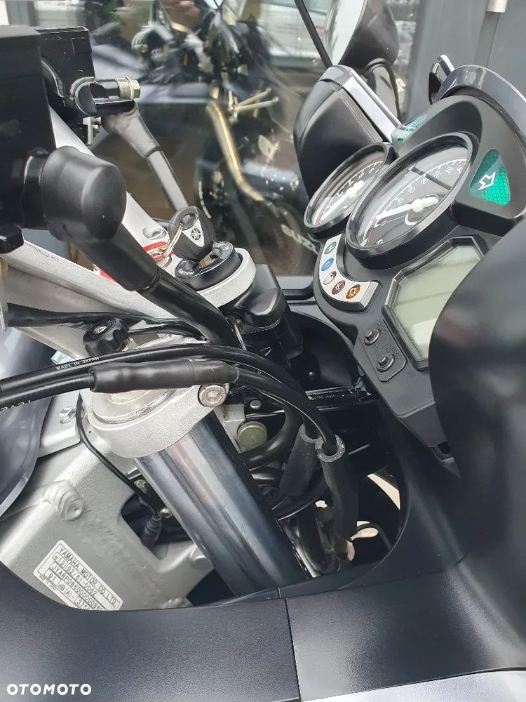 Yamaha FJR - 28