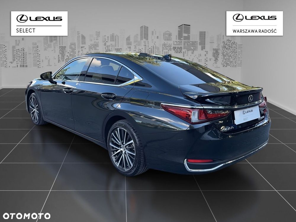 Lexus ES 300h Business Edition - 4