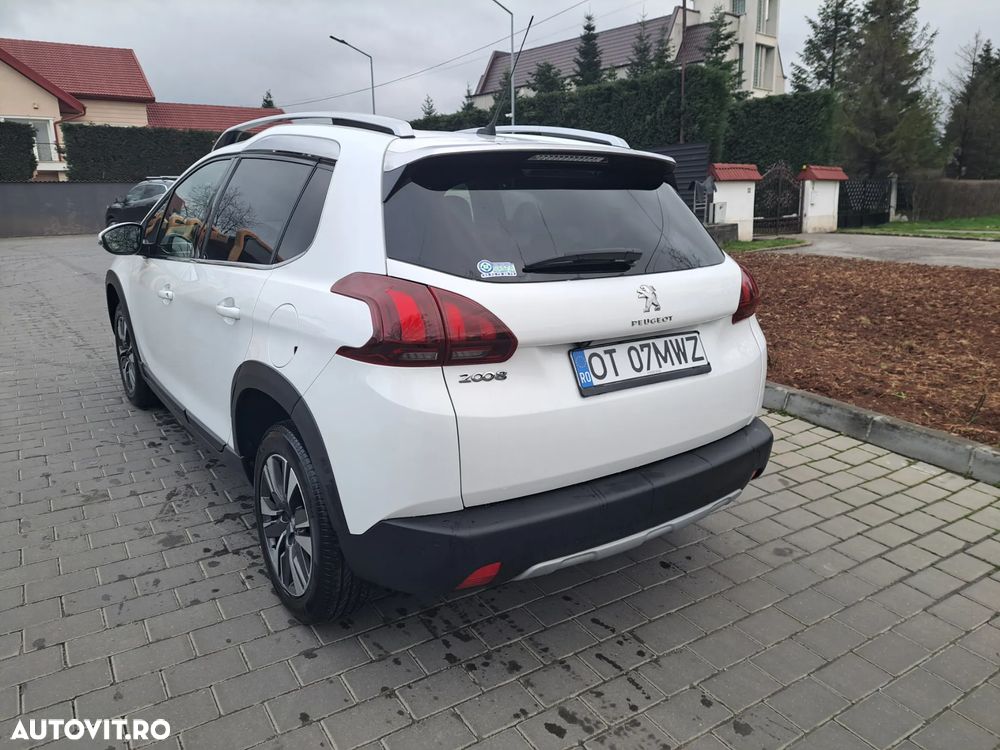 Peugeot 2008 PureTech 130 Allure Pack - 4