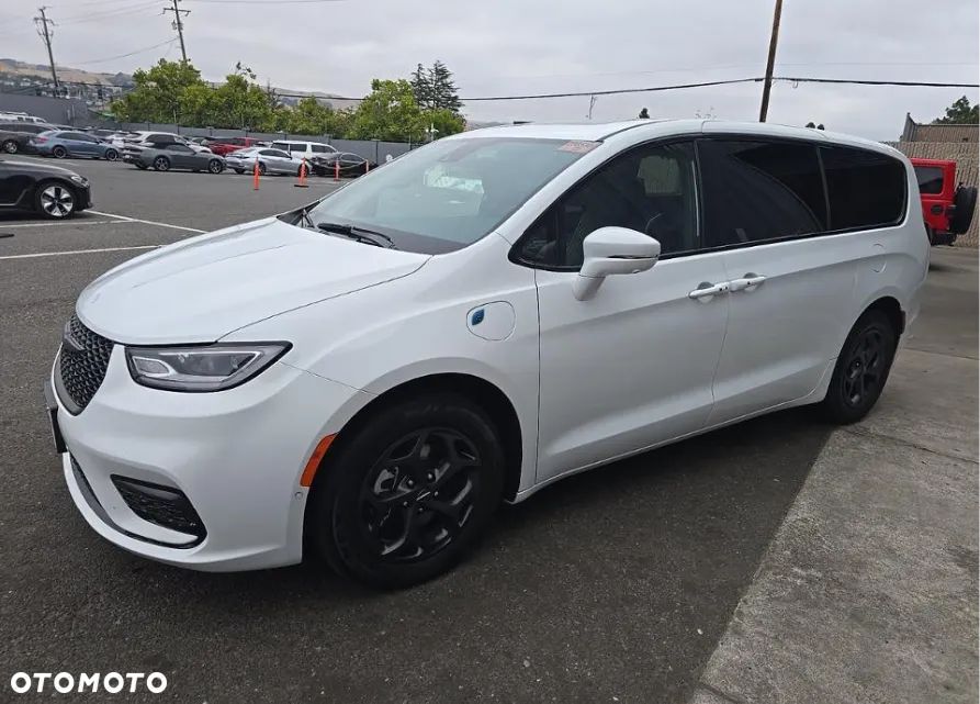 Chrysler Pacifica - 3