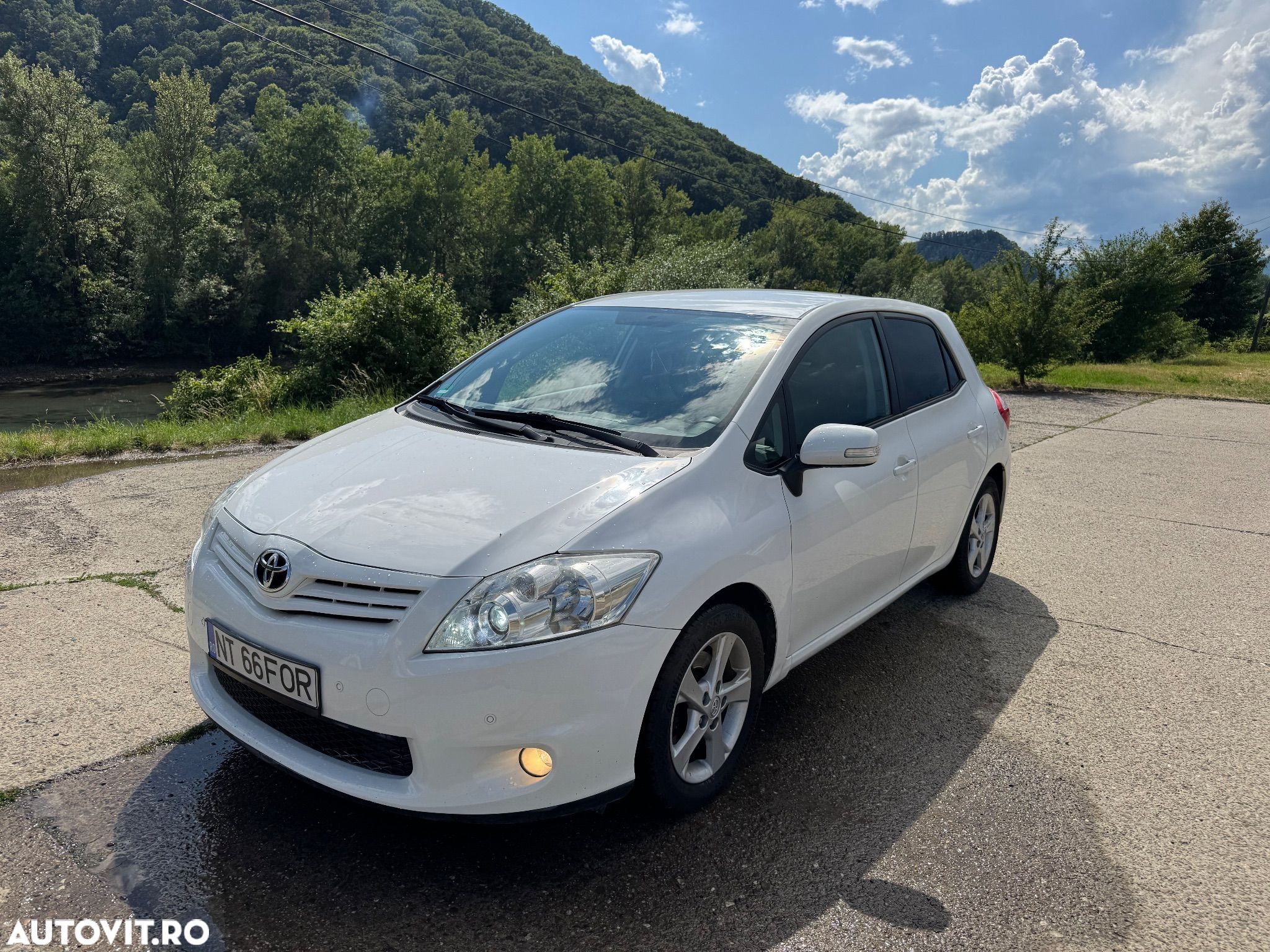 Toyota Auris 2.0 D-4D Executive - 1