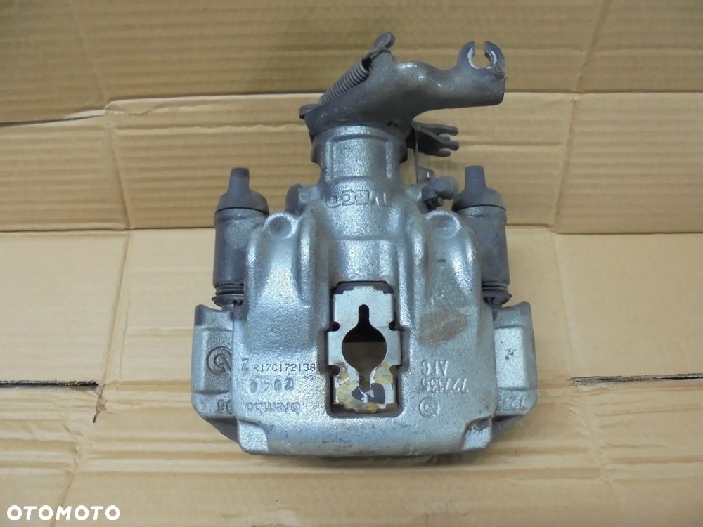 ZACISK TYŁ TYLNY IVECO 35S 2014- LEWY