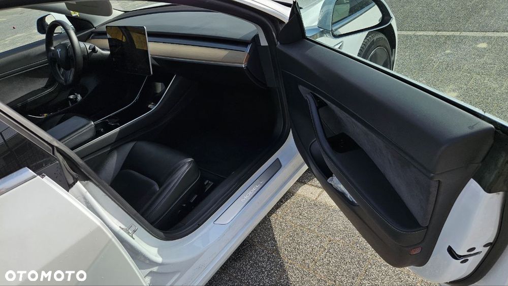 Tesla Model 3 Standard Reichweite Plus Hinterradantrieb - 24