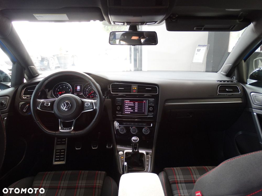 Volkswagen Golf - 31