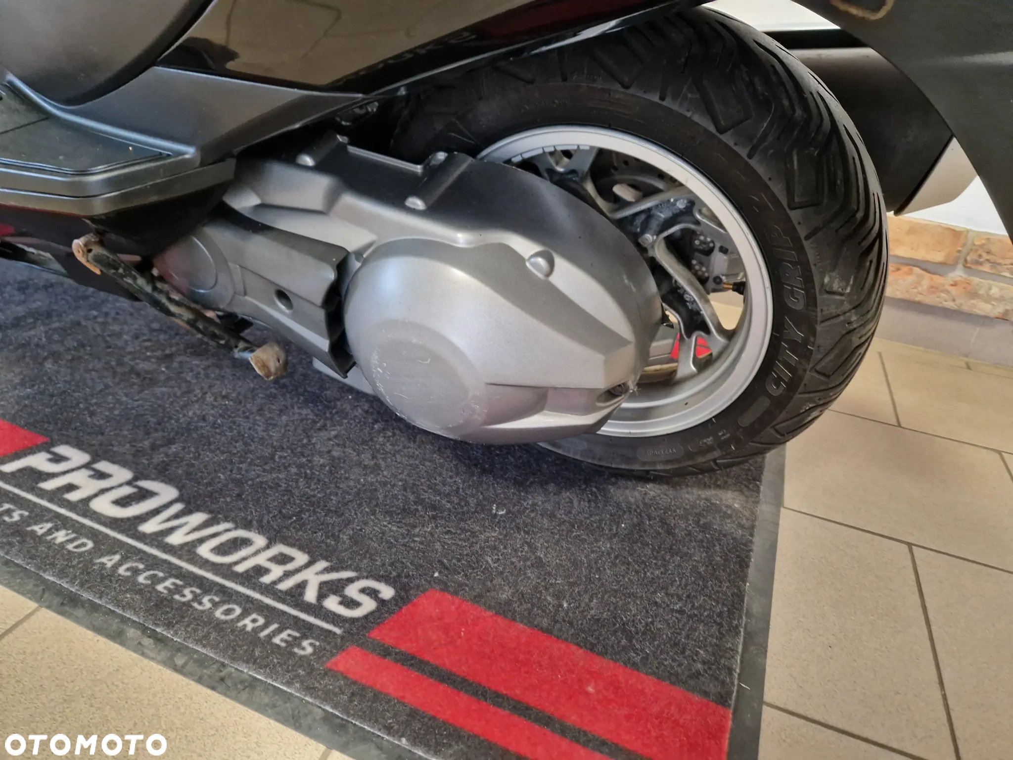 Suzuki Burgman - 18