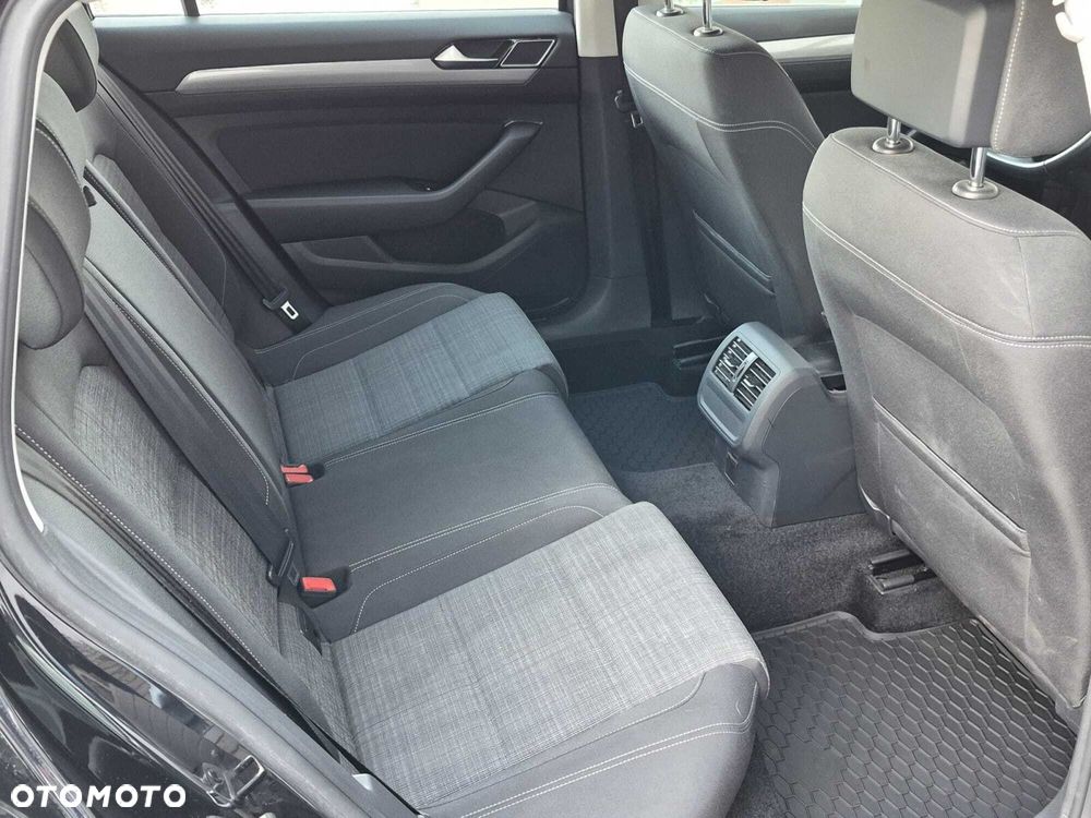 Volkswagen Passat - 13