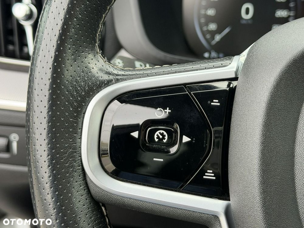 Volvo XC 60 D3 R-Design - 25