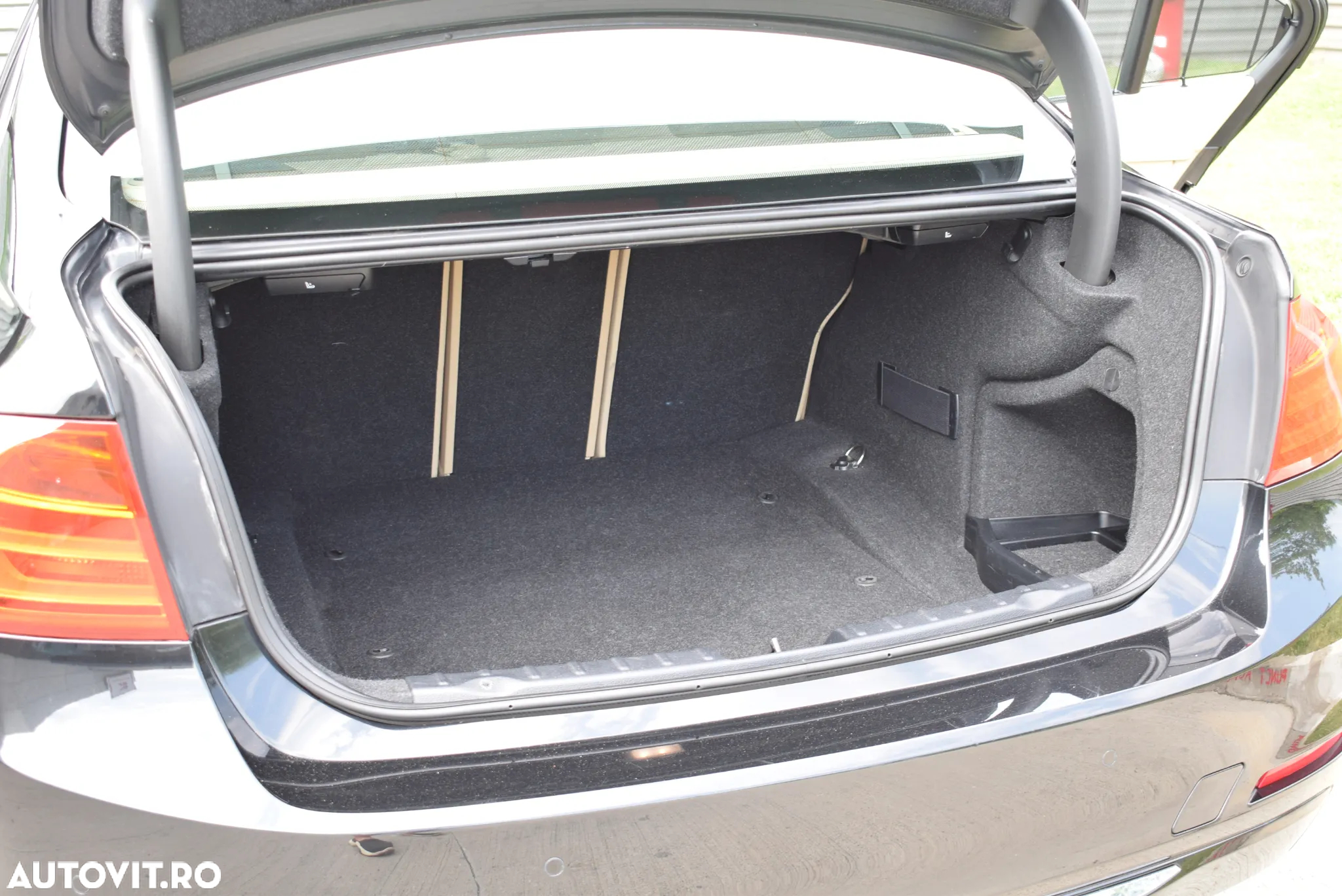 BMW Seria 3 320d Aut. Luxury Line - 32