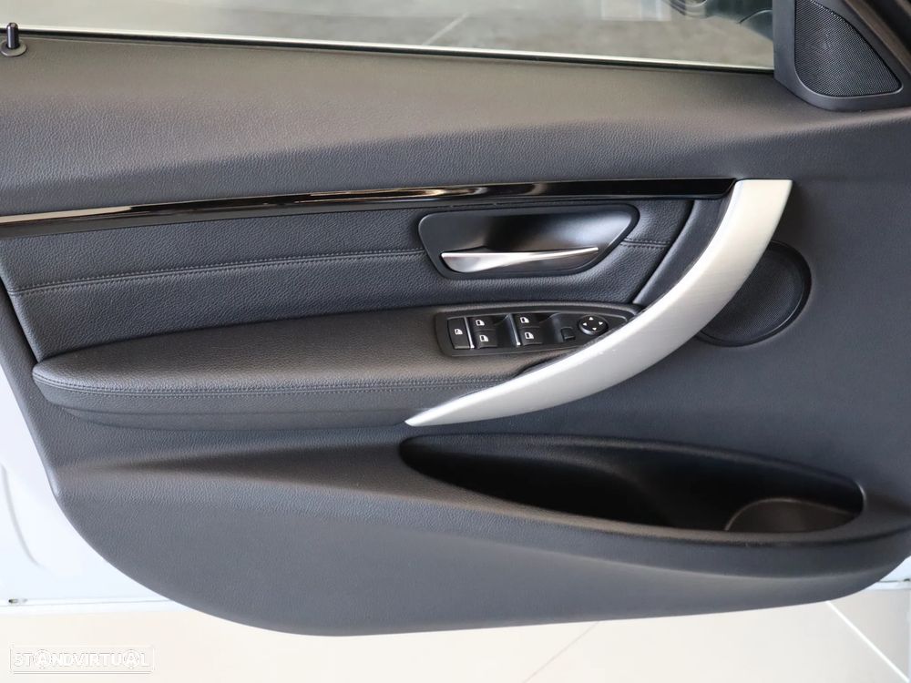 BMW 320 d EfficientDynamics Line Sport Auto - 22