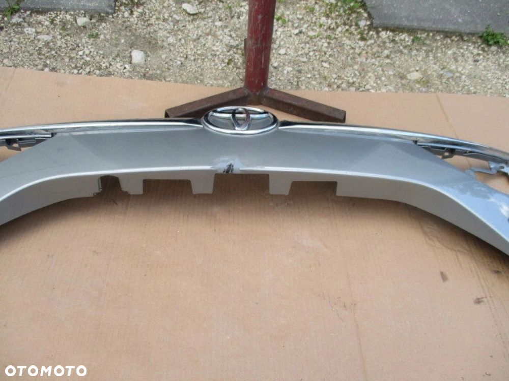 LISTWA BLENDA NA KLAPĘ AVENSIS T27 LIFT T29 KOMBI - 2