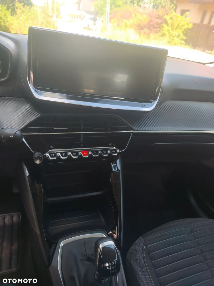 Peugeot 208 - 14