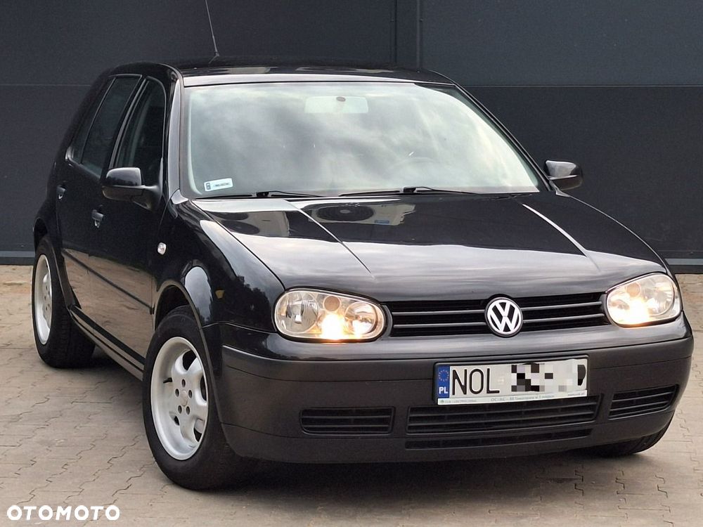 Volkswagen Golf - 1